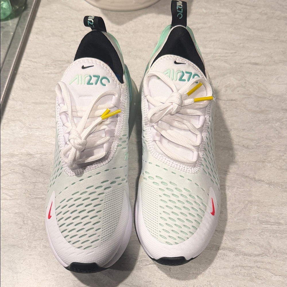 Nike Air Max 270 Women's White and Pink Sneakers